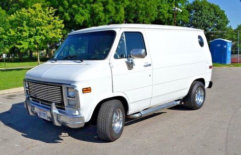 V8 Shorty Swap: 1988 Chevrolet G10 Van #USA #American, #Chevrolet, #Projects, #Vans - https://barnfinds.com/v8-shorty-swap-1988-chevrolet-g10-van/ Vintage Vans For Sale, Custom Vans For Sale, G10 Van, Bedford Van, Chevy Vans, School Van, Chevy Astro Van, Chevrolet Van, Gmc Vans