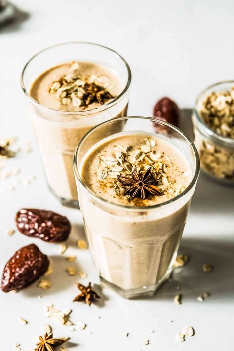 Date Smoothie Recipes, Date Smoothie, Cinnamon Smoothie, Freezer Smoothies, Peanut Butter Snacks, High Protein Desserts, Vanilla Spice, Dessert Smoothie, Homemade Granola Bars