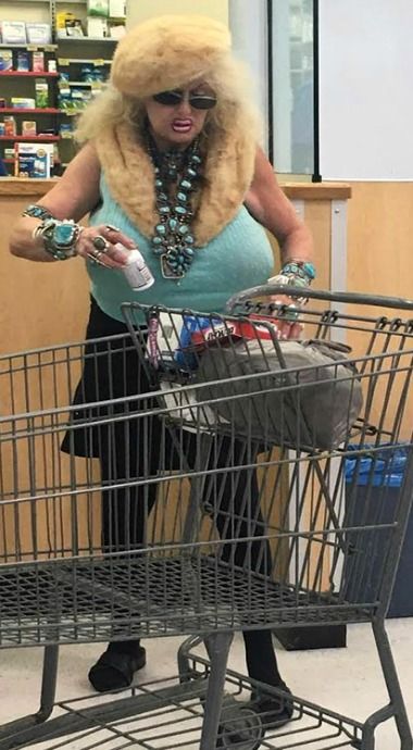 Weird People At Walmart, Funny Walmart People, Funny Walmart, Walmart Pictures, Walmart Funny, Funny People Pictures, Walmart Fashion, Wal Mart, Summer Dresses For Wedding Guest