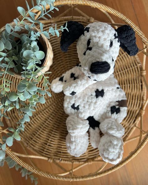 This custom little Dalmatian snuggler was so fun to make! Swipe for the inspiration pic at the end ➡️ Pattern: @mamamademinis - mini pepper pattern with a couple rounds added for a longer snout ☺️ Yarn: Big Twist Plush #rismallbusiness #chunkyyarn #cozycloudknits #smallbusiness #vendor #maker #craftfair #handmade #shopsmall #shoplocal #snuggler #plushie #crochet #knit #nurserydecor #handknit #mamamaker #chunkyknitanimal #bernatbig #bernatblanket #crochetdog #dalmatian #crochetdalmatian #am... Dalmatian Crochet Patterns, Dalmatian Wedding, Dalmatian Nursery, Crochet Dalmatian, Plushie Crochet, Registry Ideas, Lovey Pattern, Baby Nursery Themes, Big Twist