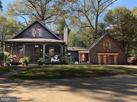 Exterior Entrance, Silestone Countertops, Manassas Virginia, Oil Rubbed Bronze Faucet, Stainless Steel Kitchen Appliances, Window Panes, Ranch Exterior, Virginia Homes, Built In Seating