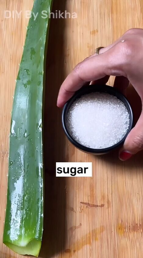 Aloe Vera Scrub, Aloe Body Scrub, Aloe Vera Face Scrub, Aloe Vera Scrub Diy, Aloe Vera Facial, Face Scrub Recipe, Natural Face Scrub, Aloe Vera For Face, Diy Sugar Scrub Recipe