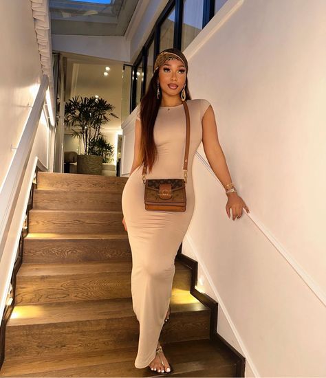 Nude Long Dresses, Outfit Black Women, Body Con Dress Outfit, Chic Dress Classy, Stylish Work Attire, Effortlessly Chic Outfits, Midaxi Dress, Vacation Outfit, Classy Casual Outfits