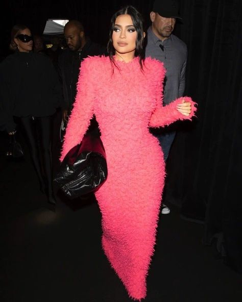 Kylie Jenner Paris Fashion Week, Kylie Jenner Paris, Kylie Jenner Fashion Week, Balenciaga Fashion Show, Paris Fashion Week Outfits, Kylie Jenner Hairstyle, Kylie Jenner Black, Award Outfits, Kylie Jenner Street Style