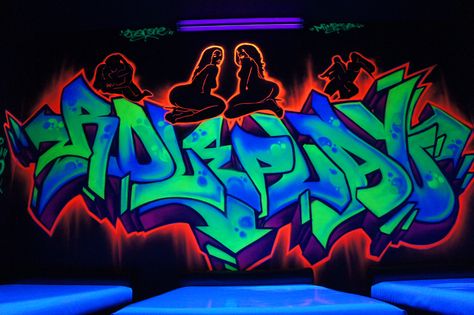 Nyc Graffiti Art, Game Net, Neon Spray Paint, Graffiti Party, Neon Graffiti, Graffiti Fonts, Graffiti Images, Nyc Graffiti, Zombie Attack