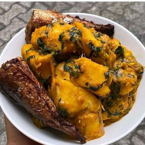 Yam porridge and fried fish Yam Porridge Nigerian Food, Yam Porridge, Nigerian Dishes, Nigerian Food, Healthy Lifestyle Food, Fried Fish, Flower Beauty, Chicken Wings, Childhood Memories