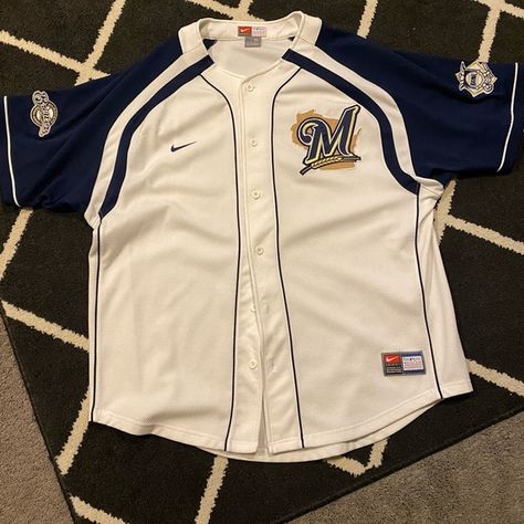 Nike MLB Milwaukee Brewers Baseball Jersey Jersey Baseball Outfit, Retro Jersey Design, Jersey Design Ideas, Baseball Jersey Design, Outer Outfit, Baseball Jersey Outfit, Baseball Shirt Designs, Milwaukee Brewers Baseball, Mlb Jersey