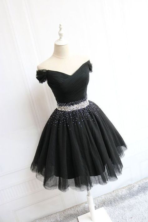 Roupas Para Personagens  Todos os tipos de roupas para suas histórias… #nãoficção # Não ficção # amreading # books # wattpad Prom Dress Black, Dama Dresses, Gold Prom Dresses, Black Homecoming Dress, Prom Dresses For Sale, Cute Prom Dresses, Short Homecoming Dress, Short Prom Dress, Black Tulle