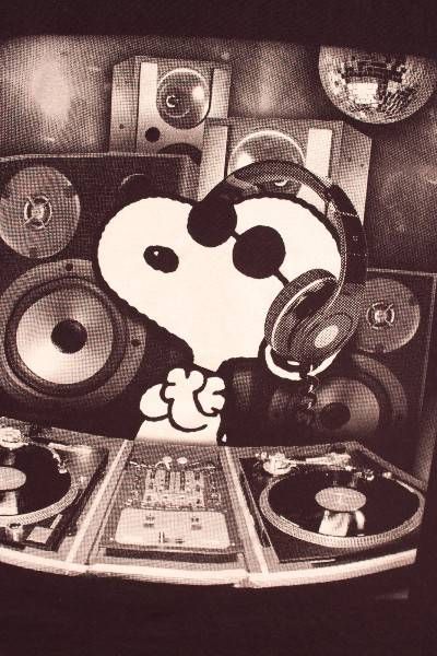 Music Happy, Snoopy Wallpaper, Snoopy Pictures, Snoopy Love, Spotify Covers, The Peanuts, Playlist Covers, Spotify Playlist, Profile Pics