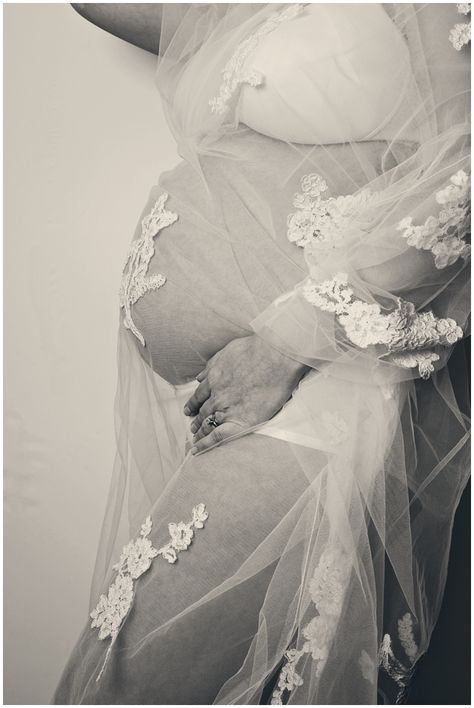 This is a lovely idea baby bump shoot with wedding veil Maternity Shoot With Wedding Veil, Wedding Veil Maternity Photo, Veil Maternity Photography, Bump Shoot, Baby Bump Photoshoot, Bump Photos, Maternity Inspiration, Pregnancy Photography, Pregnancy Photo