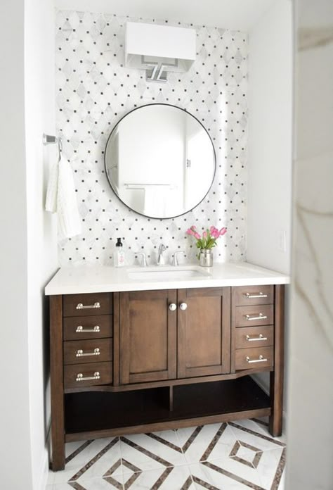 These bathroom design ideas are just gorgeous and inspiring! Making sure to bookmark these for later! See more on http://ablissfulnest.com/ #bathroom #bathroomideas #bathroomdecor Basement Bathroom Design, Beautiful Small Bathrooms, Flip House, Interior Design Minimalist, Bad Inspiration, Hall Bathroom, Subway Tiles, Basement Bathroom, Bathroom Redo