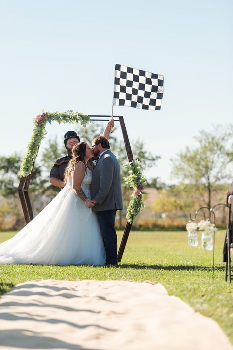 Race Car Wedding Ideas, Race Theme Wedding Ideas, Dirt Track Racing Wedding Ideas, Classic Car Wedding Decorations, Race Themed Wedding, Wedding Ideas For Car Lovers, Dirt Bike Wedding Ideas, Car Show Wedding, Car Lover Wedding