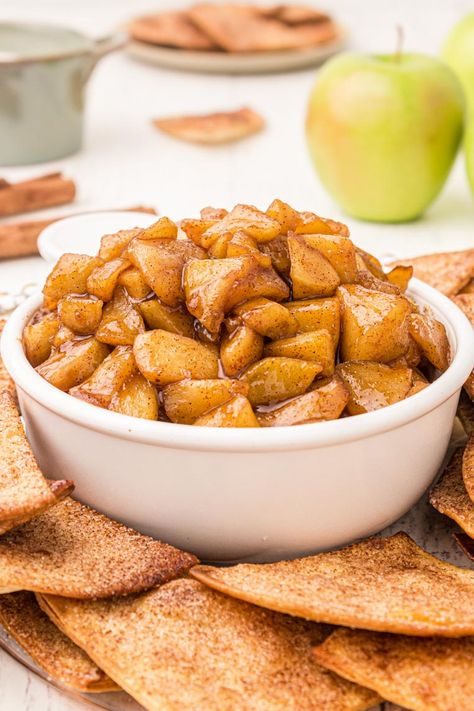 An easy appetizer or dessert, make this apple pie dip ahead and then transfer it to a slow cooker to stay warm and ready for dipping. Apple Pie Dip, Southern Cornbread Recipe, Italian Cream Cake Recipe, Healthy Apple Pie, Pie Dip, Easy Apple Pie, Apple Dip, Yeast Rolls, Cinnamon Chips