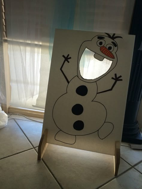 Frozen birthday party, Olaf throwing game O Is For Olaf, Frozen Theme Activities, Diy Olaf Decoration, Cardboard Cutouts Diy, Olaf Photo Booth, Olaf Face, Pin The Nose On Olaf, Olaf Summer Birthday Party, Cute Frozen