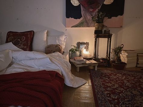 Cute Aesthetic Rooms, Persian Rug Bedroom, Bedroom Decoration Ideas, Cozy Style, Aesthetic Rooms, Dreamy Room, Dream Room Inspiration, Cute Aesthetic, House Room