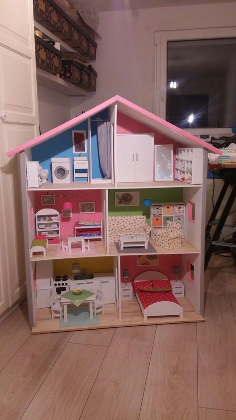 How To Make A Doll House With Cardboard, Cardboard Doll House Diy, Doll House With Cardboard, Cardboard Dollhouse Diy, Diy Cat Litter Box Furniture, Cardboard Crafts Kids, Cardboard Dollhouse, Barbie House Furniture, Diy Room Furniture