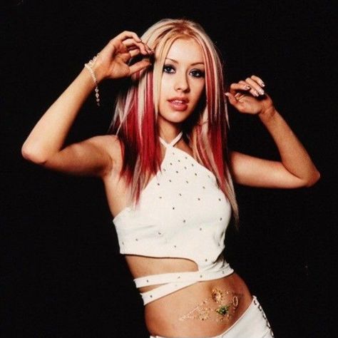 Christina Aguilera; icon; pfp; xtina; aguilera; y2k; aesthetic; 2000; 00s Christina Aguilera 2000, Christina Aguilera Hair, Christina Aguilera 2000s, 2000s Pictures, 2000s Makeup Looks, 2000s Hair, 2000s Icons, 2000s Outfit, Gorgeous Hair Color