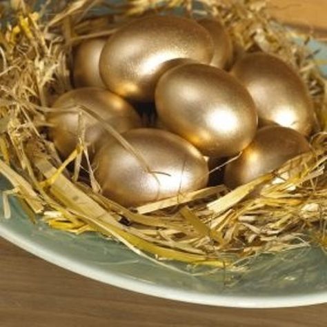 Sparkling Gold Easter Decor Ideas Golden Egg Easter, Egg Artwork, Easter Egg Decoration, Egg Decoration, Orthodox Easter, Gold Bullion Bars, Gold Everything, Golden Egg, Faberge Eggs