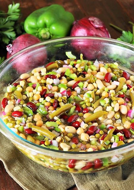 Marinated Salad Recipes, Classic Salads, Bean Salad Recipes Easy, Marinated Salad, 3 Bean Salad, Cut Sugar, Pickled Green Beans, Vegetable Salads, Marinated Vegetables