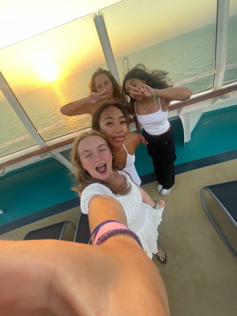 Friend Ship Aesthetic, Cruises Aesthetic, Summer Cruise Aesthetic, Cruise Pics With Friends, Summer Cruise, Cruise Trip Aesthetic, Cruise Ideas, Cruise Photo Ideas Best Friends, Cruise Picture Ideas Friends