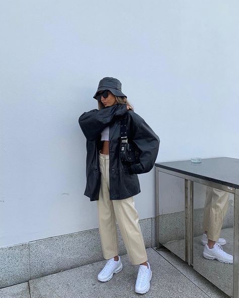 Bucket Hat Outfit, Goth Outfit, Hat Outfit, Outfit Jeans, Mode Inspo, Fashion Streetwear, Mode Vintage, Gothic Lolita, Looks Style