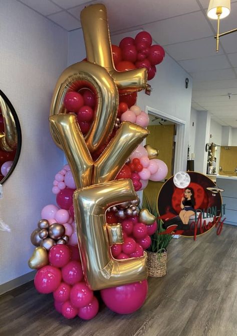 Valentines Day Balloon Arch, Valentine Balloon Decor, Valentines Balloon Arch, Valentines Day Balloon Garland, Valentines Day Balloon Ideas, Anniversary Backdrop Ideas, Valentines Day Balloon Columns, Valentine Balloon Arrangements, Valentines Balloon Column