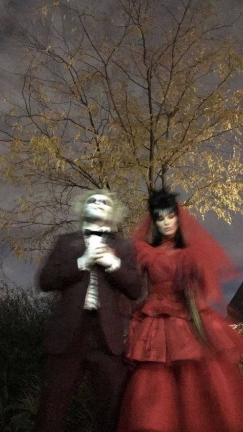 prove me wrong Abel And Bella, Arte Punk, Tim Burton Films, Tim Burton Movie, Hal Decor, Halloween Inspo, Season Of The Witch, Fantasias Halloween, Spooky Scary