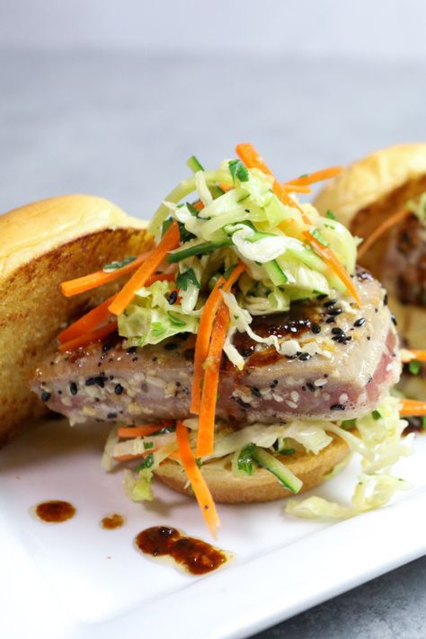 Tuna Sliders Recipes, Tuna Burger Recipe, Tuna Sliders, Tuna Sandwich Recipes, Ahi Tuna Recipe, Seared Tuna Steaks, Ahi Tuna Steak, Steak Burger, Steak Sandwich Recipes