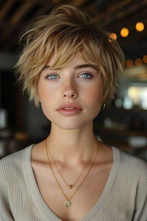 Layered Short Bob Hairstyles, Women Haircut Short, Pixie Hairstyle Women, Pixie 2024, Fine Hair Cuts, Short Hairstyles Over 50, Short Layered Bob Hairstyles, Hairstyles Over 50, Short Bob Hairstyles