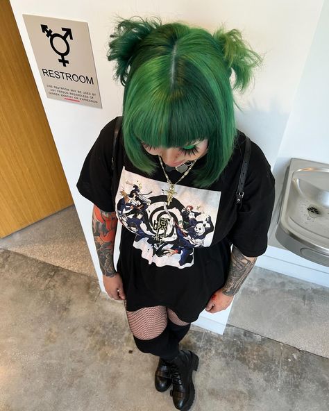 Love me some two tone color block hair! It’s always so satisfying to see it all combed out and sectioned. ✨ Color achieved using @pulpriothair ✨ Styled using @randco ✨ #pulpriothair #pulpriotsemis #pulpriotcolor #greenhair #colorblockhair #animehair #orlandohairstylist #behindthechair #saloncentric #stylistssupportingstylists #pulpriotdiversity #alternativehair Vibrant Color Block Hair, Color Block Green Hair, Color Block Hair, Pulp Riot Hair, Pulp Riot, Alternative Hair, Anime Hair, Green Hair, Comb