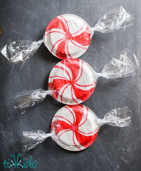 Paper plates decorated to look like giant peppermint candies. Giant Peppermint Candy, Peppermint Candy Decorations, Candy Christmas Garland, Peppermint Christmas Decor, Christmas In July Decorations, Candy Decorations Diy, Candy Cane Decorations, Peppermint Christmas, Christmas Decorations Garland