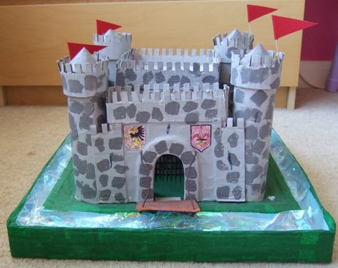 Emy's Crafty Blog: Cardboard box castles  (My 3M's class did these for years, but to scale!!) Castle Valentine Box Ideas, Cardboard Castles, Cardboard Box Castle, Castles Topic, Box Castle, Castle School, 3d Castle, Castle Crafts, Castle Project