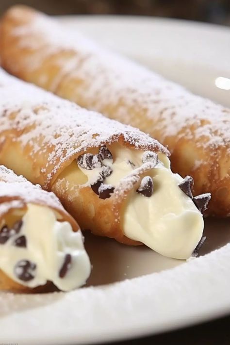 Cake Boss Cannoli Cannoli Recipes, Cake Boss Recipes, Italian Desserts Easy, Cannoli Cake, Cannoli Recipe, Italian Pastries, Desserts Easy, Italian Cookies, Cake Boss