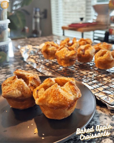 Apple Cruffin Recipe, Apple Crossant Recipes, Apple Pie Crossiant Recipes, Apple Croissant Recipe, Copycat Starbucks Baked Apple Croissant, Starbucks Baked Apple Croissant, Apple Cruffins, Starbucks Baked Apple Croissant Recipe, Baked Apple Croissant