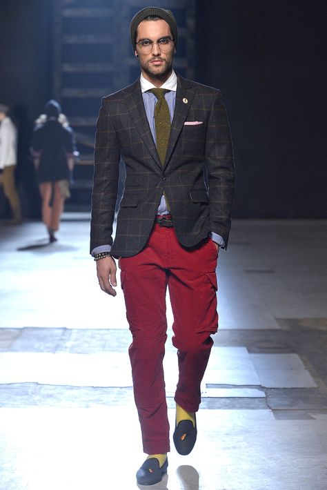 Burgundy Chinos, Michael Bastian, Vintage Fashion 1950s, 2013 Fashion, Dapper Gentleman, Fashion 1950s, Summer Suits, Red Pants, How To Wear Scarves