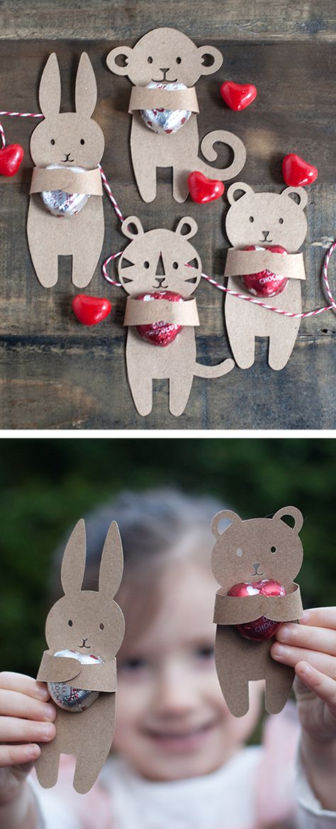 could be used for Easter or other holidays too )black cat for halloween) Cute animal hug - Valentine's Day craft idea Valentines Bricolage, Animal Hugs, Animal Cutouts, Valentine Candy, Valentine Day Crafts, Valentines Day Hearts, Valentines For Kids, Valentine Crafts, Printables Kids