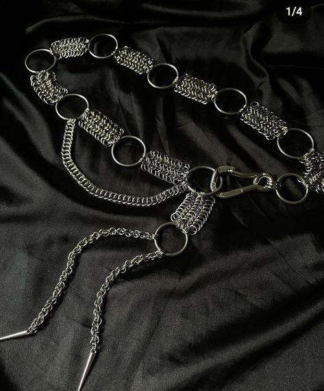 Chainmail Clothing, Chainmaille Jewelry Patterns, Chain Maille Patterns, Chainmail Patterns, Keep To Myself, Wallet Chains, Grunge Accessories, The Omen, Chainmail Jewelry