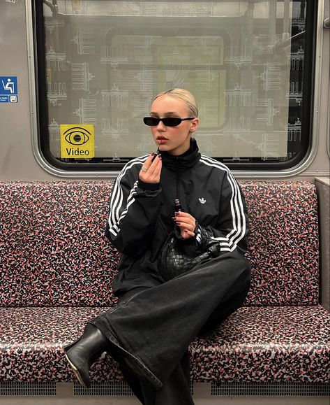 Metro Pics, Black Heels Classy, Subway Photoshoot, Nyc Photo Ideas, Photo Inspo Aesthetic, Leather Pants Black, Model City, Men's Adidas (men), Aesthetic Black And White