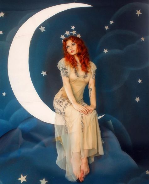 Celestial Photoshoot, Fairytale Vibes, Photo Halloween, Paper Moon, Female Pose Reference, Body Reference Poses, Cover Ideas, Human Poses Reference, Figure Poses