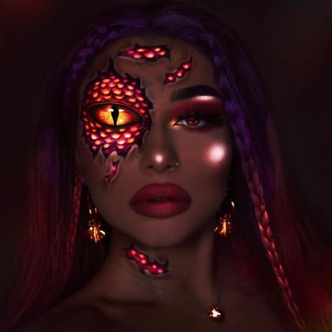 I Use Makeup, UV Paint And Light To Create Glow-In-The-Dark Looks (20 Pics) Creative Halloween Makeup, Uv Paint, Neon Makeup, Bright Makeup, Face Art Makeup, Mask Makeup, Character Makeup, Halloween Tattoo, Dark Look