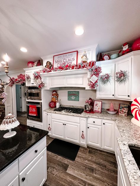 Gingerbread Christmas Decor, Cozy Christmas Decor, Christmas Apartment, Aesthetic Home Decor, Christmas Decor Inspiration, Christmas Kitchen Decor, Christmas Themes Decorations, Christmas Decorations Living Room, Kitchen Home Decor