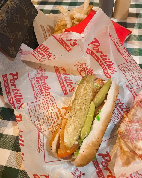 Chicago Food Bucket List, Chicago Hotdogs, Chicago Pizza Aesthetic, Food In Chicago, Pizza In Chicago, Portillos Hot Dogs Chicago, Chicago Fall, Chicago Style Hot Dog, Iconic Chicago Restaurants