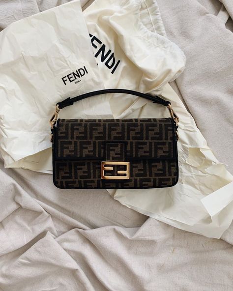 ALYSSA LENORE (@alyssa.lenore) posted on Instagram • Aug 3, 2019 at 3:20pm UTC Fendi Aesthetic, Alyssa Lenore, Mode Dope, Vintage Designer Bags, Luxury Bags Collection, Aesthetic Bags, Fendi Bag, Bag Obsession, Girly Bags