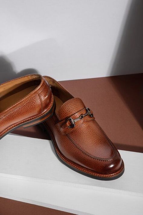 It’s difficult to find shoes that are 100% made from sustainable materials. But check out the following brands! They are making men’s shoes that are more eco-friendly and that your feet will love! Leather Shoes Brand, Formal Shoe, Everyday Boots, Expensive Shoes, Italian Leather Shoes, Online Shopping Shoes, Monk Strap Shoes, Best Shoes For Men, Handmade Leather Shoes