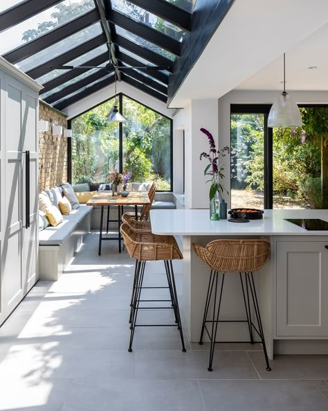 In this stunning project by @imperfectinteriors the kitchen was opened up to make it feel as elegant as the rest of the house with a contemporary glass extension and spacious kitchen diner. The whole house is infused with daylight, tactile surfaces, and a soft mix of contemporary and traditional furnishings that suit the whole family #kitchendesign #luxurykitchens #scandidesign https://www.solakitchens.com/sensational-side-return/ Open Kitchen And Living Room, Farmhouse Side Table, Cute Dorm Rooms, House Extension Design, House Extension, Extension Ideas, Kitchen Extension, Natural Home Decor, House Extensions