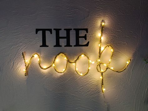 along your template Starting from the left-hand side, guide the wire along your sign template Love Word Art, Wire Knitting, Love Word, Longest Word, Word Signs, Cursive Letters, Pinterest Party, Wire Sculpture, Letter Sign