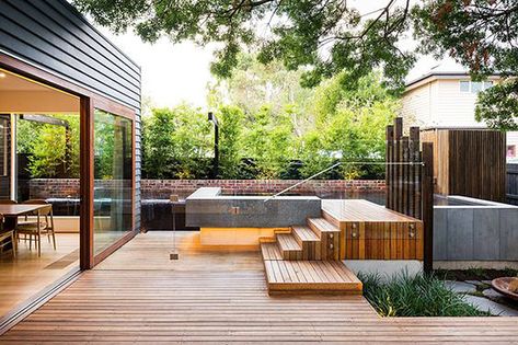 dream house : the deck - almost makes perfect Modern Backyard Design, Contemporary Backyard, Glass Pool Fencing, Contemporary Deck, Glass Fence, Deck Steps, Backyard House, Glass Pool, Modern Landscape Design