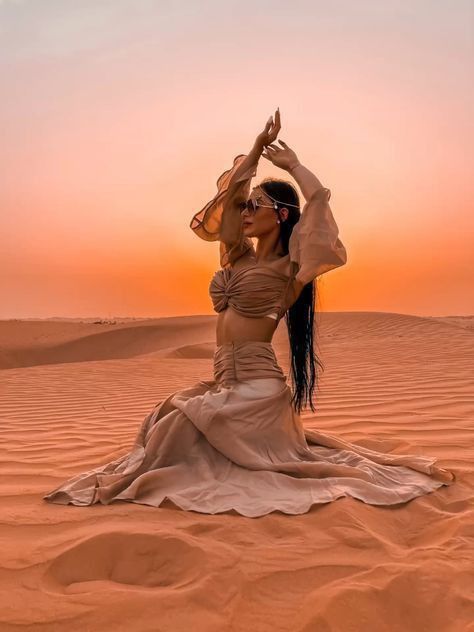 Desert Aesthetic Photoshoot, Poses In Dubai, Dubai Safari Outfit, Sahara Desert Outfit, Desert Outfit Ideas Dubai, Dubai Desert Outfit, Desert Safari Outfit, Desert Photoshoot Outfit, Desert Fashion Photography