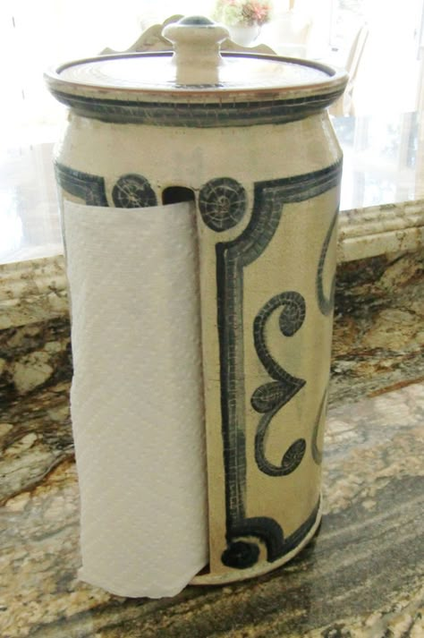 8 Great Ideas for Hanging Paper Towels • Queen Bee of Honey Dos Ceramic Paper Towel Holder, Primitive Bathrooms, Kitchen Towel Holder, Pottery Handbuilding, Pottery Techniques, Pottery Crafts, Diy Pottery, Ceramics Pottery Art, Ceramics Projects