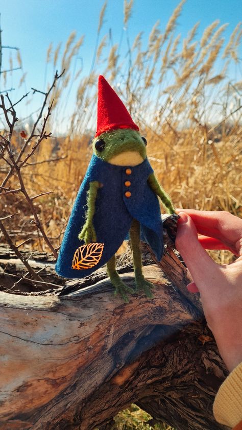 Frog And Toad Plush, Needle Felt Frog, Needle Felted Frog, Felted Frog, 2022 Costumes, Felt Frog, Creepy Creatures, Neil Patrick, Neil Patrick Harris